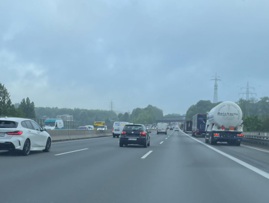 Metropolregion Rheinland fordert Prüfung von temporären Seitenstreifenfreigaben auf Autobahnen als dauerhafte Maßnahme